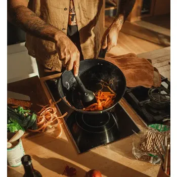 PATELNIA WOK FISKARS FUNCTIONAL FORM 28CM